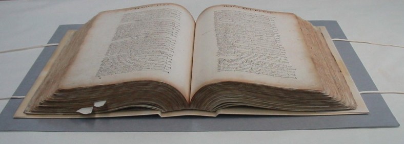 Fig. 13 SKCS 018 after treatment – opening of the manuscript in its new binding