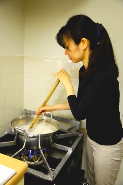 Fig.9 Kyoko Kusunoki cooking paste