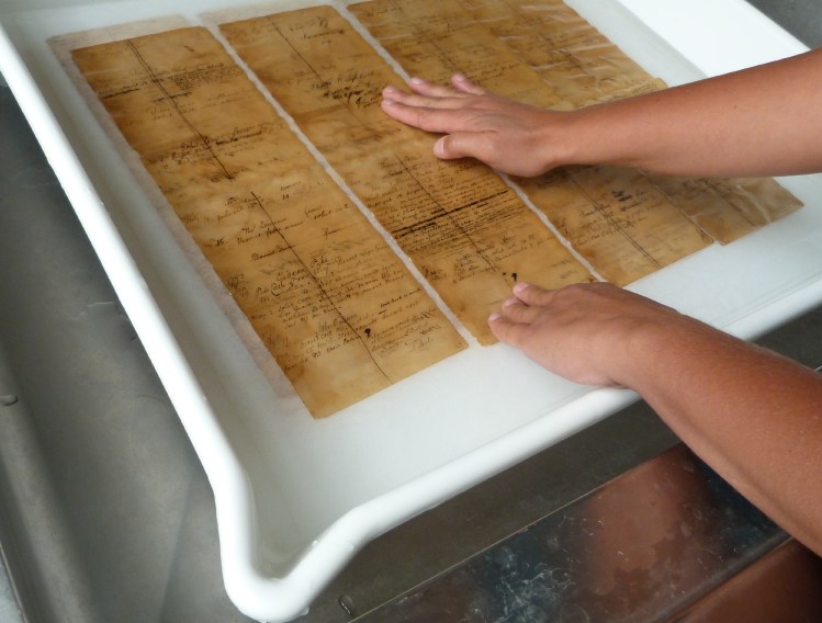 The benefit of (not) sticking together: a non-adhesive binding solution ...