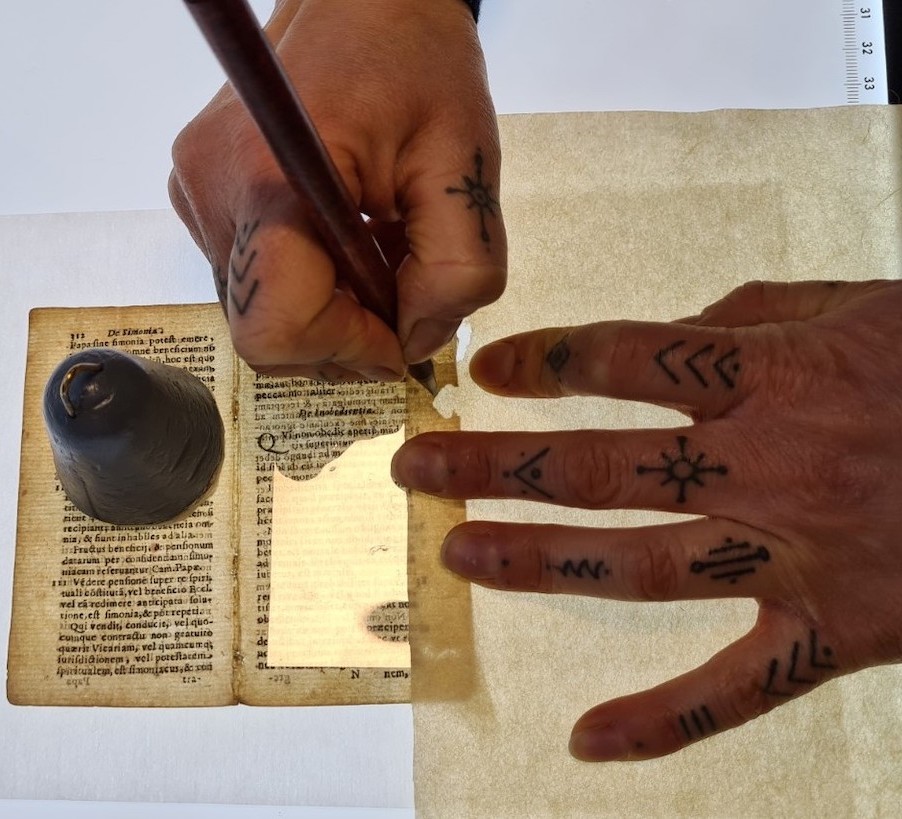 Tool in use. Photography by Ari Mangraviti.