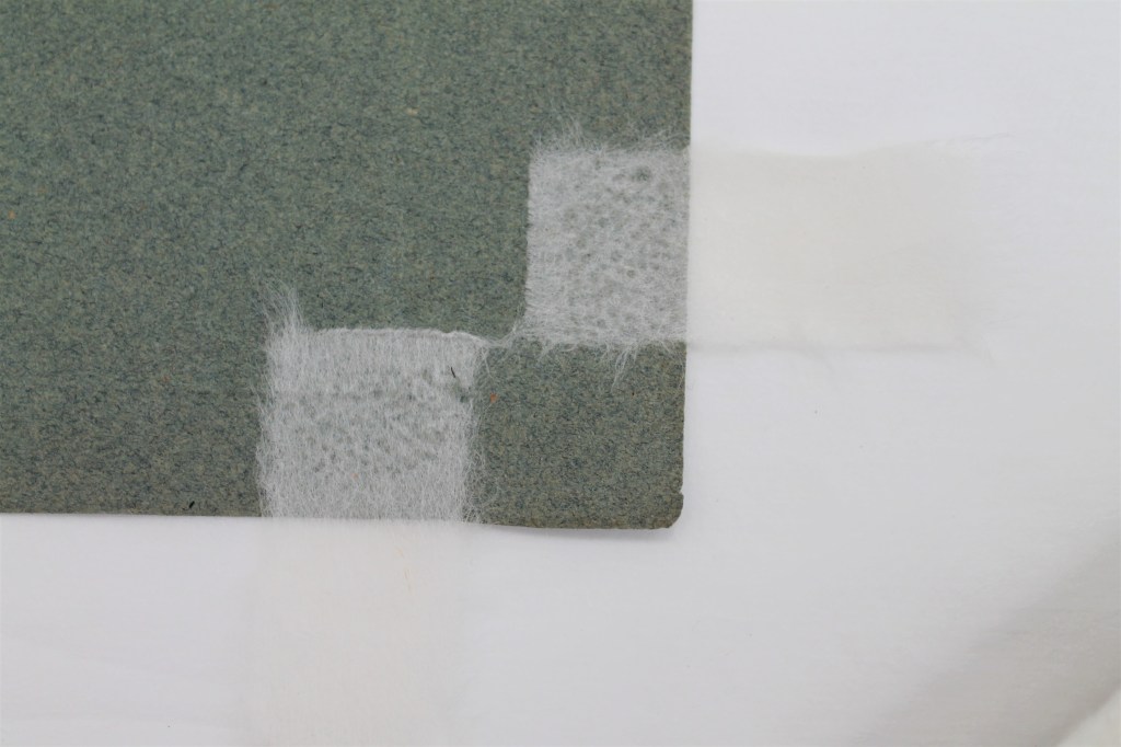 Micro-dotted application of adhesive. © The Trustees of the Natural History Museum, London.