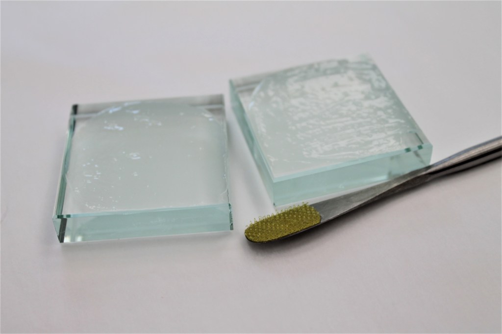 Glass tiles with evenly distributed adhesive. © The Trustees of the Natural History Museum, London.