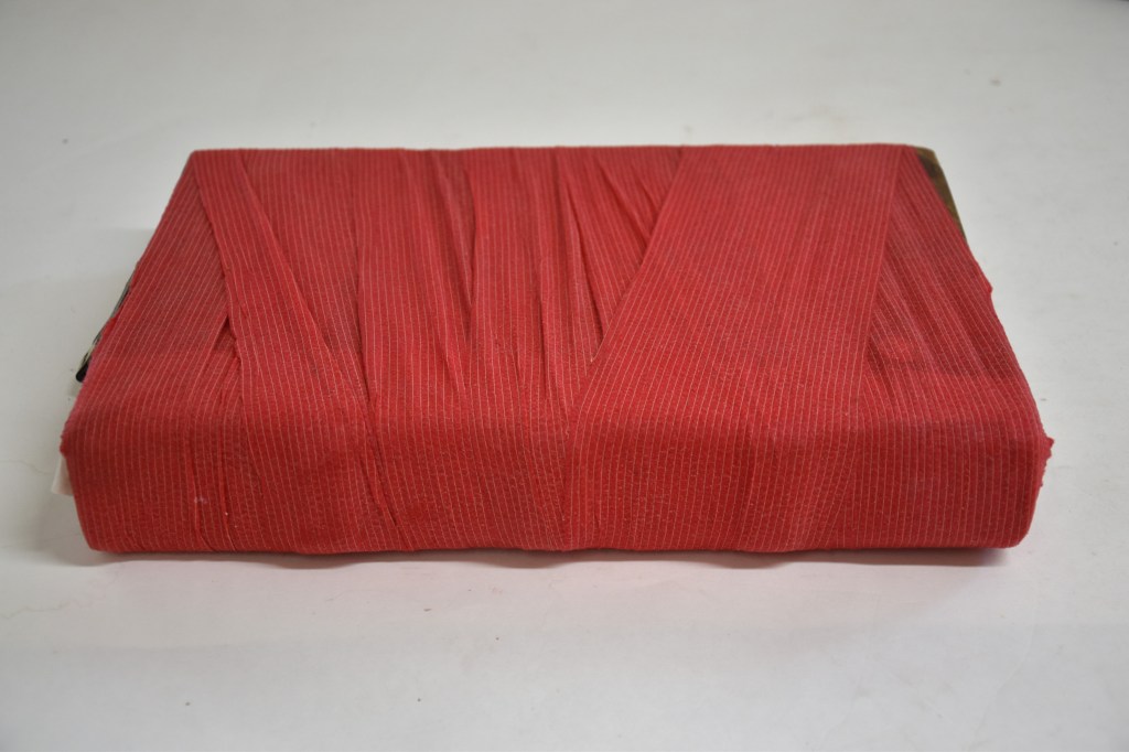 Bandaging the spine. Photography by Viviana Molinari; courtesy of the Biblioteca San Francesco della Vigna di Venezia.